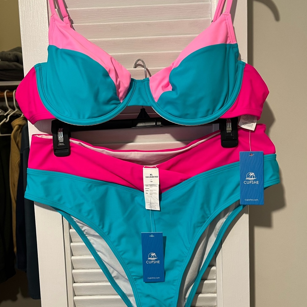 Cupshe Aqua and Pink Underwire Bikini Top & V-Waist Bottoms Set